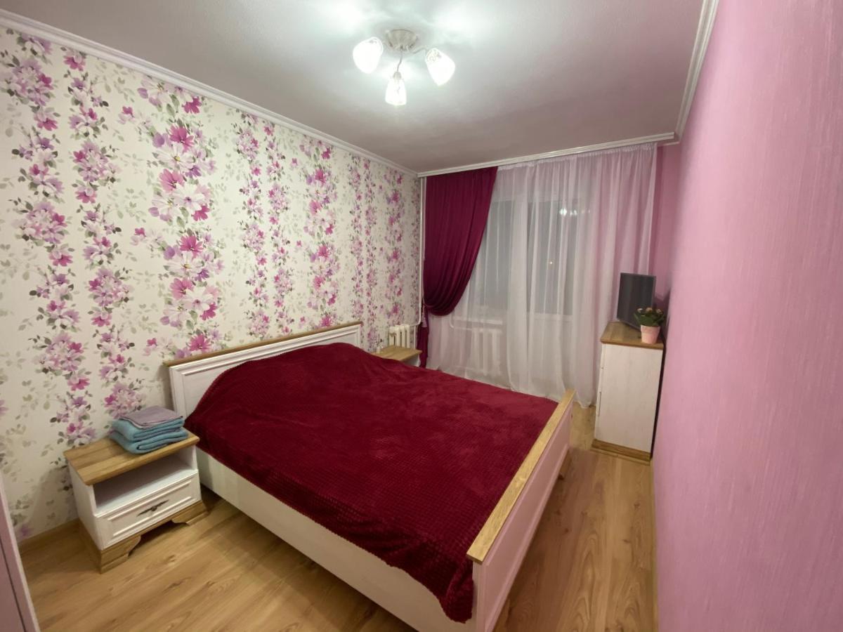Затишна 2-Х Кімнатна Квартира - Дім Kamianets Podilskyi Bagian luar foto